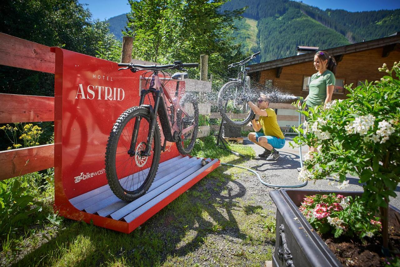 Hotel Astrid - Inklusive Kostenfreier Jokercard Saalbach-Hinterglemm Exteriör bild